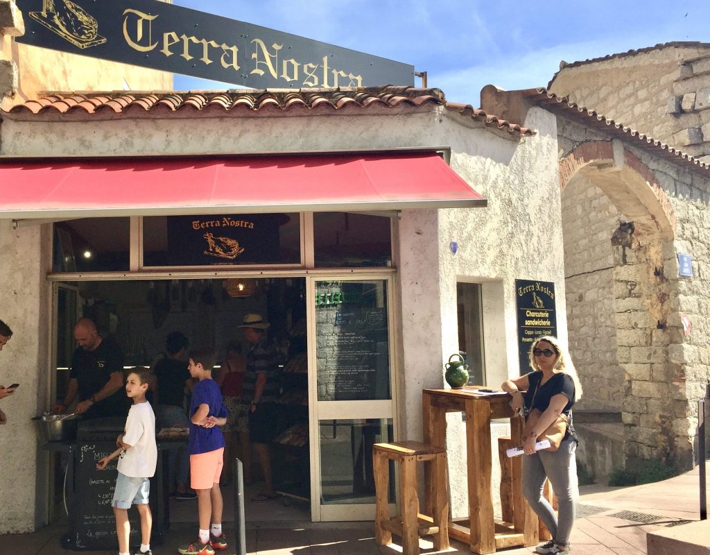 1-terra-nostra-sandwiches-devanture-porto-vecchio-city-centre